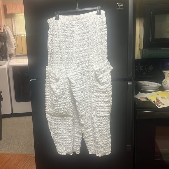 Ladies roomy waffle pull on slacks w/ pockets on both sides below hip line. - Picture 2 of 3